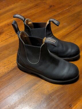 Blundstone Black Leather Chelsea Boots